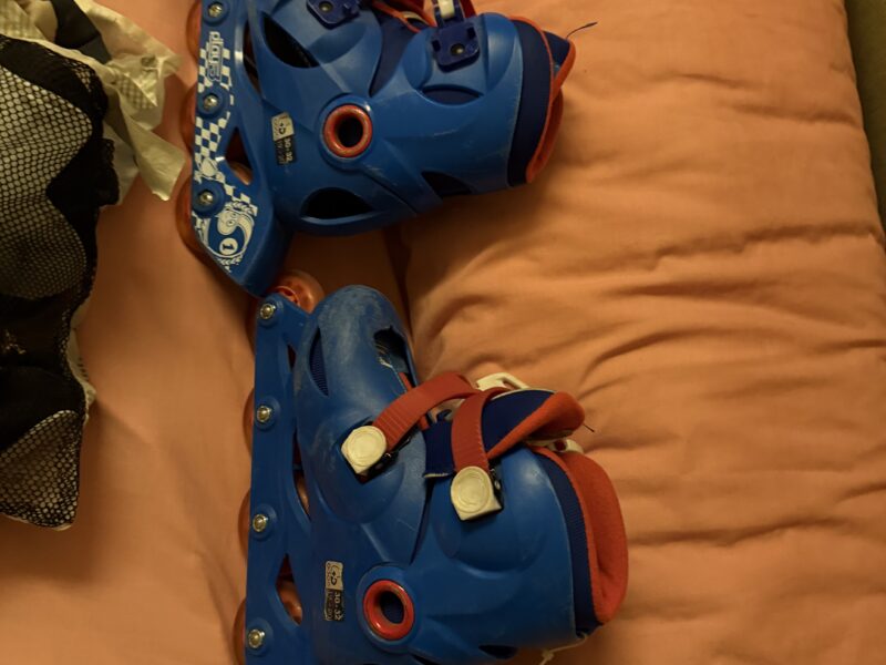 Skate equipments shoes- safety knees Hans elbow - helmet