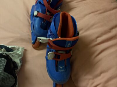 Skate equipments shoes- safety knees Hans elbow - helmet